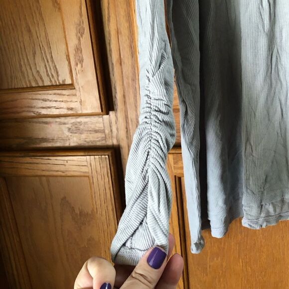 NWT Michael Lauren Sherman Draped V-Neck Top Shirring & Thumbhole Gray - M - Picture 6 of 11